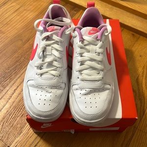 Nike court borough low 2 white, pink, fuchsia size 4Y